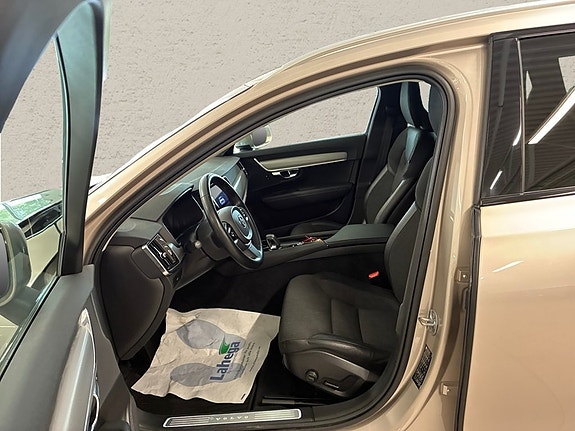 Volvo V90 Cross Country 5 of 9