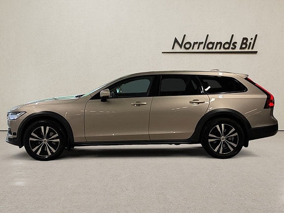 Volvo V90 Cross Country 6 of 9