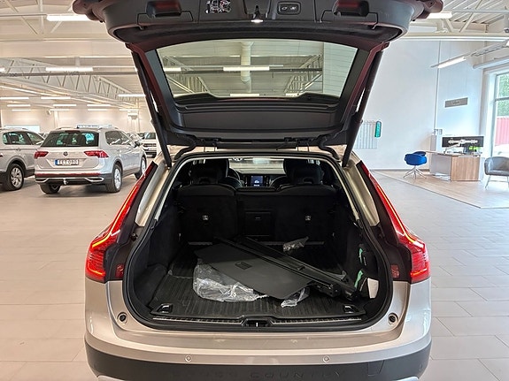 Volvo V90 Cross Country 3 of 9