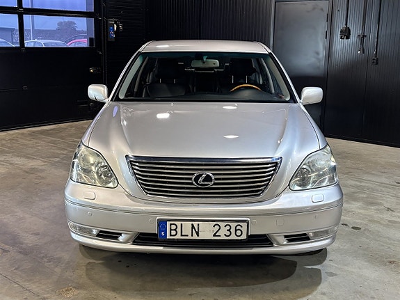 Lexus LS430 2 of 27