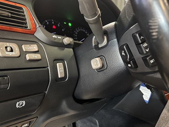 Lexus LS430 18 of 27