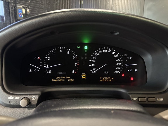 Lexus LS430 9 of 27
