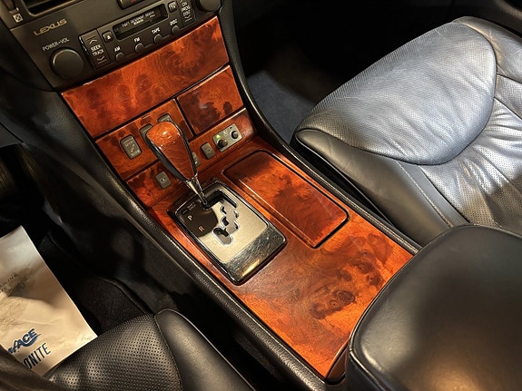 Lexus LS430 10 of 27