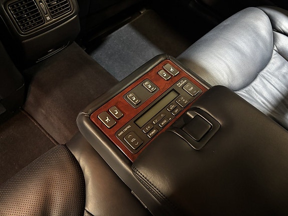 Lexus LS430 23 of 27