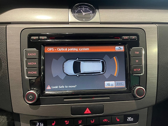 Volkswagen Passat 13 of 26