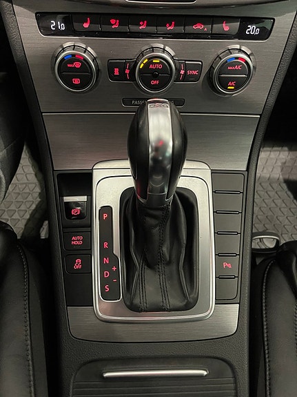 Volkswagen Passat 19 of 26