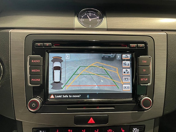 Volkswagen Passat 12 of 26