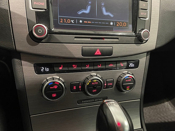 Volkswagen Passat 16 of 26