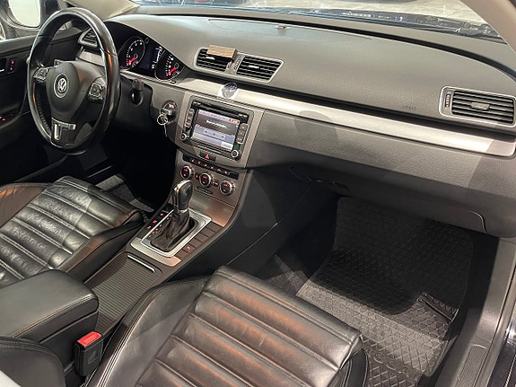 Volkswagen Passat 23 of 26