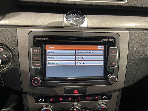 Volkswagen Passat 15 of 26