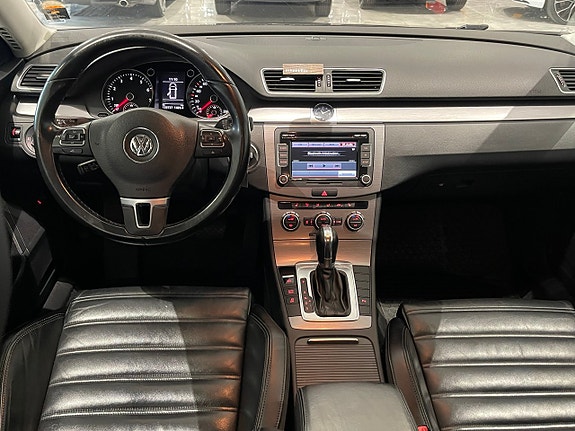 Volkswagen Passat 10 of 26