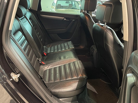 Volkswagen Passat 21 of 26