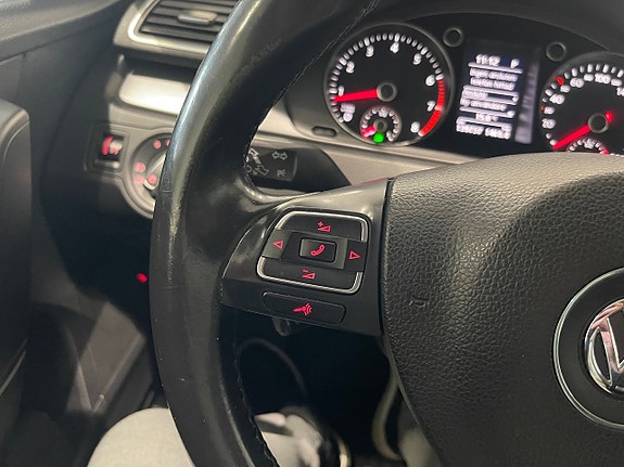 Volkswagen Passat 17 of 26