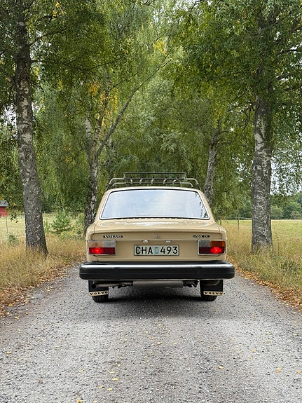 Volvo 244 3 of 10