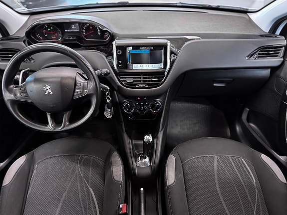 Peugeot 208 2 of 26