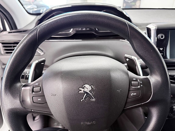 Peugeot 208 15 of 26