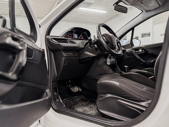 Peugeot 208 9 of 26