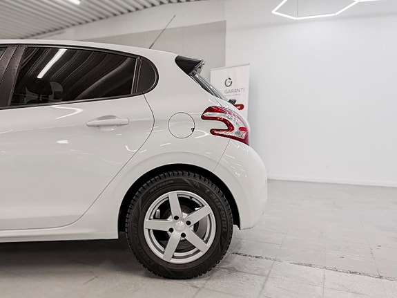 Peugeot 208 24 of 26