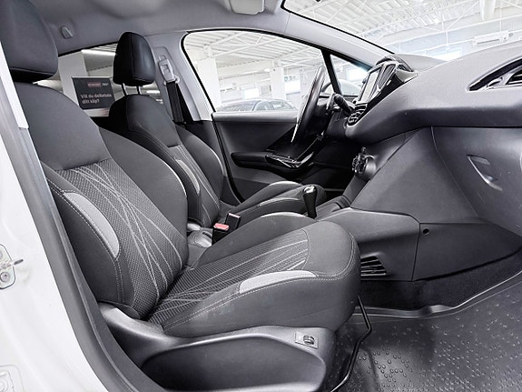 Peugeot 208 13 of 26