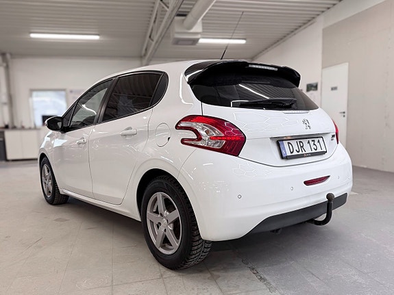Peugeot 208 8 of 26