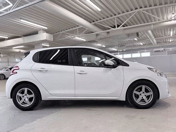 Peugeot 208 5 of 26
