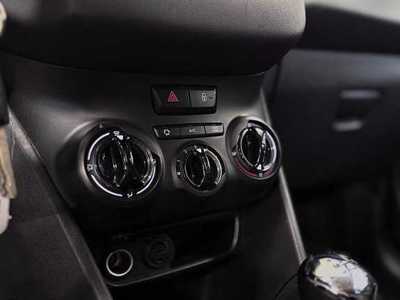 Peugeot 208 17 of 26