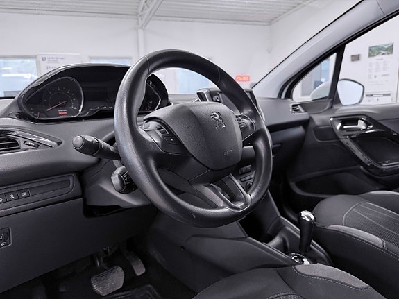 Peugeot 208 14 of 26