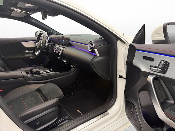 Mercedes-Benz CLA250 30 of 30
