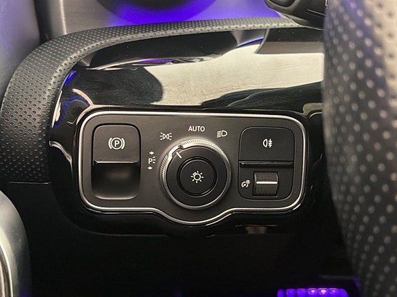 Mercedes-Benz CLA250 13 of 30