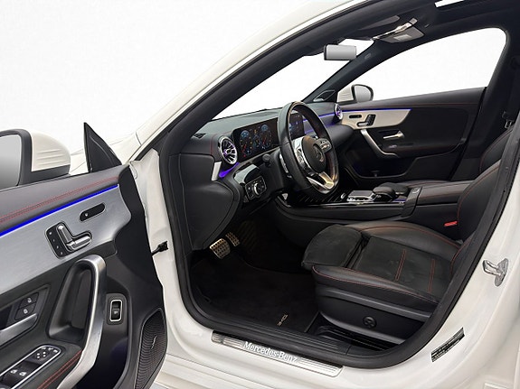 Mercedes-Benz CLA250 9 of 30
