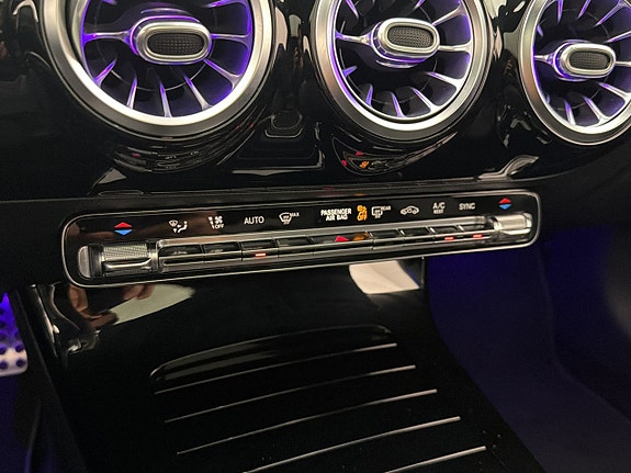 Mercedes-Benz CLA250 27 of 30