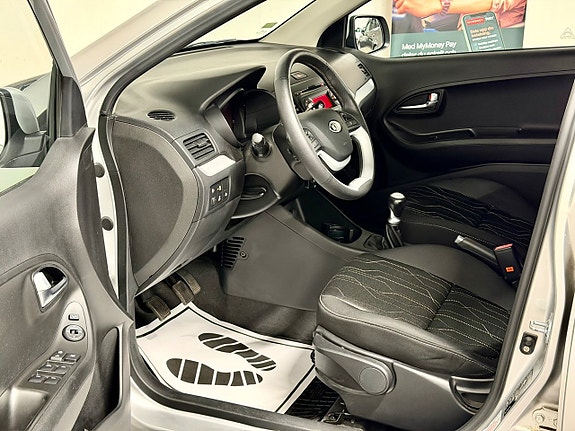 Kia Picanto 7 of 13