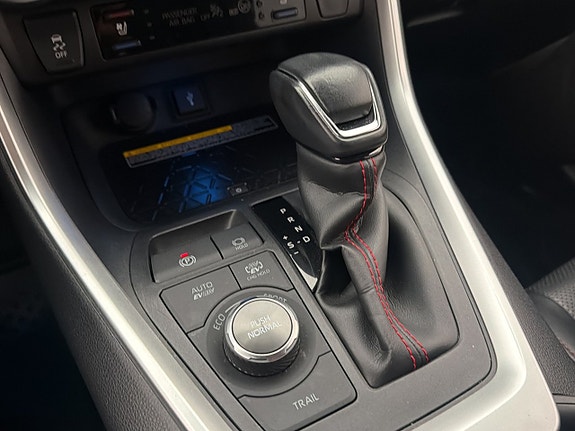 Toyota RAV4 Plug-in Hybrid 26 of 30