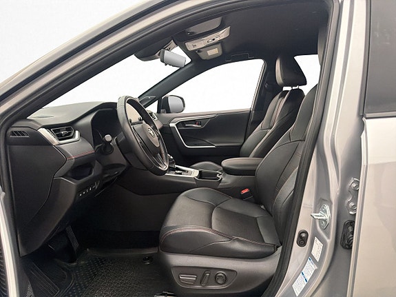 Toyota RAV4 Plug-in Hybrid 10 of 30