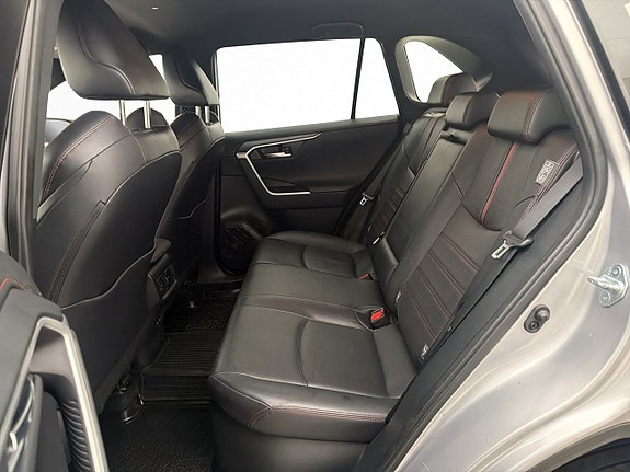 Toyota RAV4 Plug-in Hybrid 21 of 30