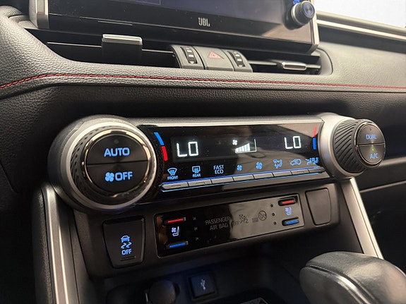 Toyota RAV4 Plug-in Hybrid 19 of 30