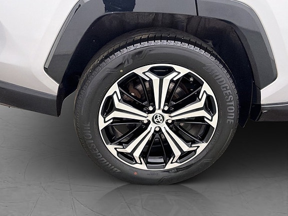 Toyota RAV4 Plug-in Hybrid 29 of 30