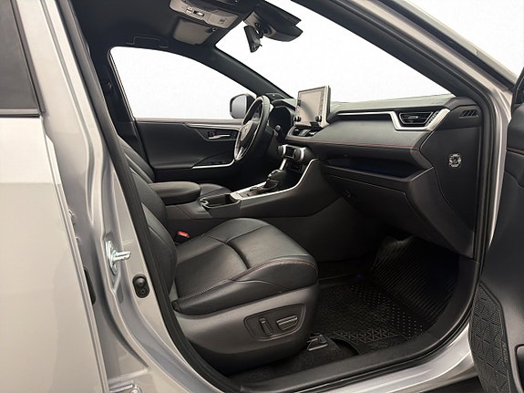 Toyota RAV4 Plug-in Hybrid 12 of 30