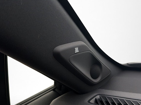 Toyota RAV4 Plug-in Hybrid 13 of 30