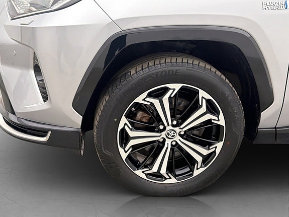 Toyota RAV4 Plug-in Hybrid 27 of 30