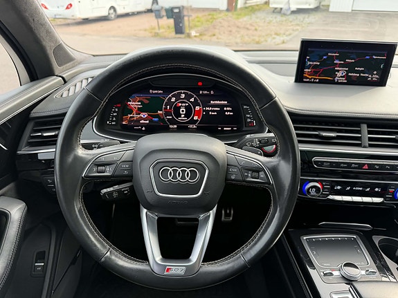 Audi SQ7 14 of 14