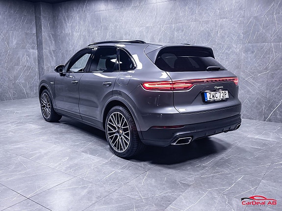 Porsche Cayenne 5 of 30