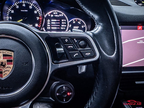 Porsche Cayenne 23 of 30