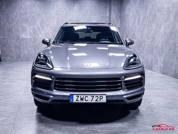 Porsche Cayenne 2 of 30