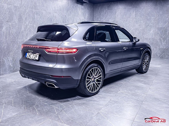 Porsche Cayenne 7 of 30