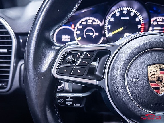 Porsche Cayenne 22 of 30