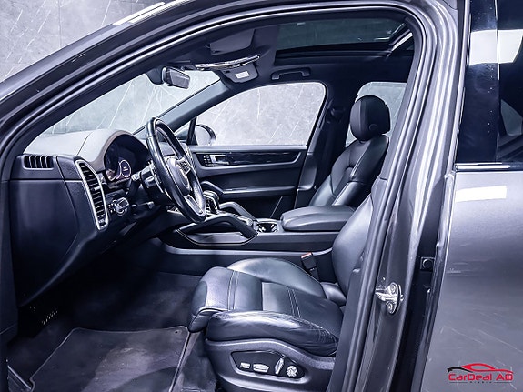 Porsche Cayenne 10 of 30