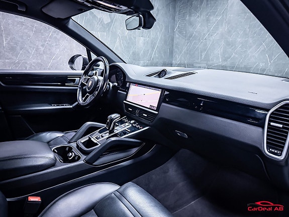 Porsche Cayenne 14 of 30