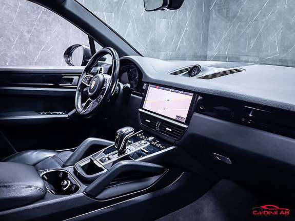 Porsche Cayenne 13 of 30