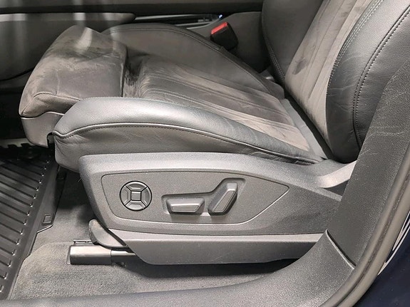 Audi e-tron 9 of 18